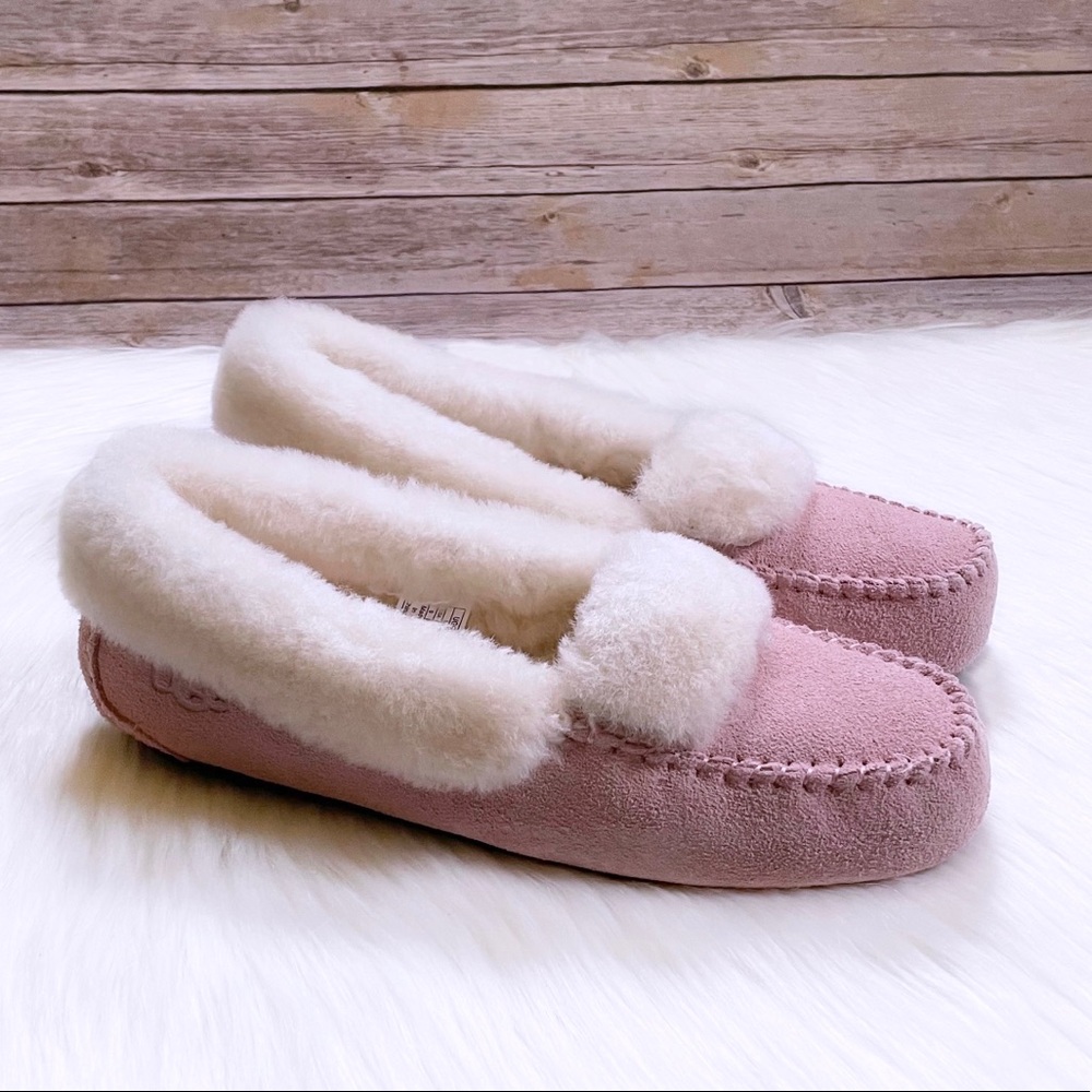 UGG Women’s Dakota Spill Seam Moccasin Slippers In Pink Cloud - Picture 1 of 8
